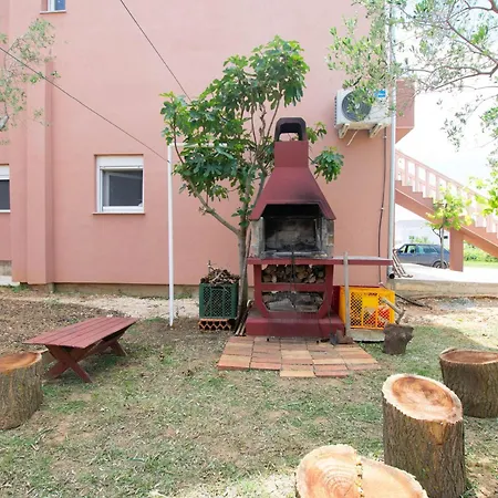 Ljubo Apartment Vrsi