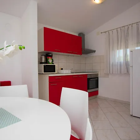 Apartment Ljubo Vrsi