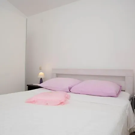 Ljubo Apartment *